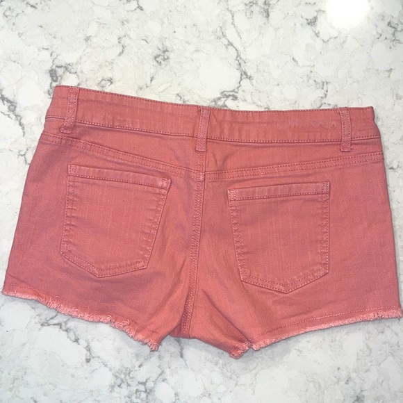 Forever 21 Denim rose colored shorts with frayed hem-Size 29 - Picture 2 of 5